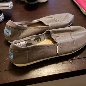 Grey Toms